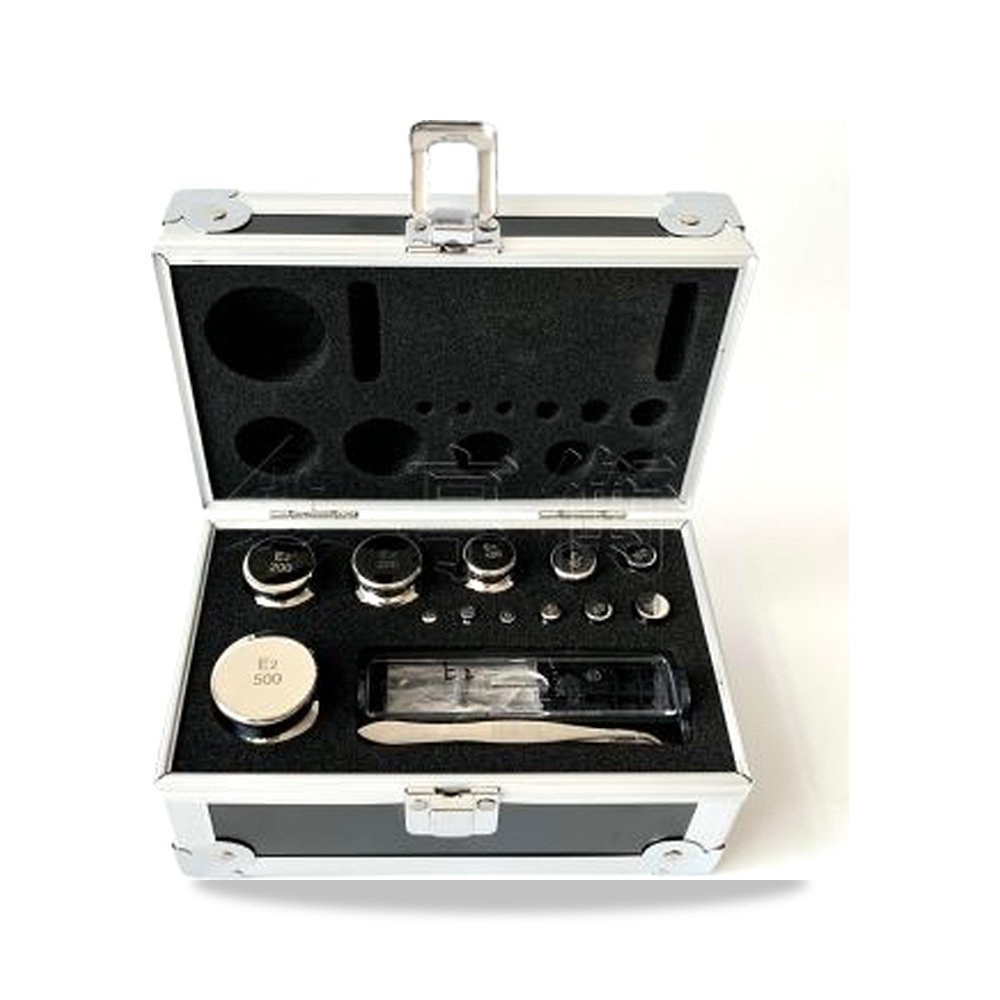 ثقل وصنجة معايرة قياسية للموازين (Calibration Weight) 1 كجم 500 جم M1 RS PRO موديل 180-101 - نوع الخامة ستانلس ستيل مقاوم للصدأ