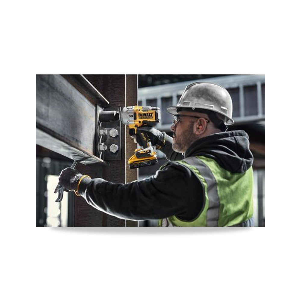 صورة منتج مفتاح ربط صدمي (Impact Wrench) لاسلكي بدون فحمات (Brushless) 18 فولت 5 أمبير ساعة 2 بوصة DeWALT موديل DCF961H2T-QW - كود الصنف reemco-2027-0266026 - ماركة يباع من خلال reemco - توريد وتصوير حصري لشركة ريمكو القابضة السعودية