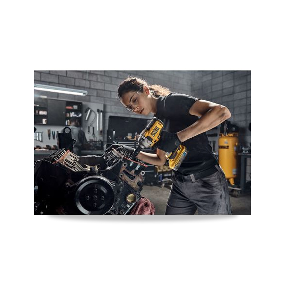 صورة منتج مفتاح ربط صدمي (Impact Wrench) لاسلكي 18 فولت 5 أمبير ساعة 2 بوصة DeWALT موديل DCF891H2T-QW - كود الصنف reemco-2027-0266029 - ماركة يباع من خلال reemco - توريد وتصوير حصري لشركة ريمكو القابضة السعودية