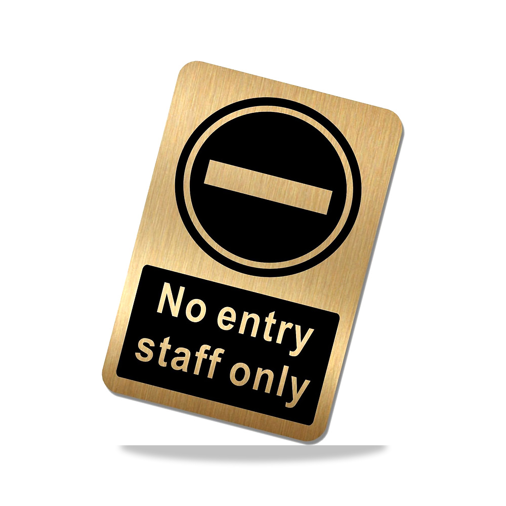 صورة منتج لافتة معدنية بعبارة No Entry Staff Only من الالومنيوم المصقول باللون الذهبي مقاس 150 × 100 ملم من القصدير - كود الصنف reemco-2027-1391650 - ماركة يباع من خلال reemco - توريد وتصوير حصري لشركة ريمكو القابضة السعودية