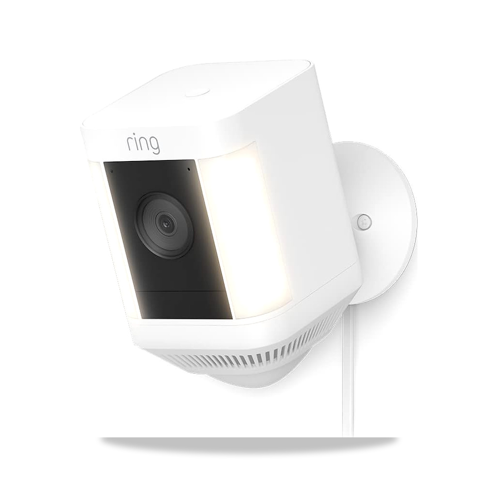 صورة منتج كاميرا Ring Spotlight Cam Plus بالبطارية من – مراقبة خارجية لاسلكية بفيديو فائق الجودة 1080 بيكسل، التحدث - كود الصنف reemco-2027-1525580 - ماركة يباع من خلال reemco - توريد وتصوير حصري لشركة ريمكو القابضة السعودية