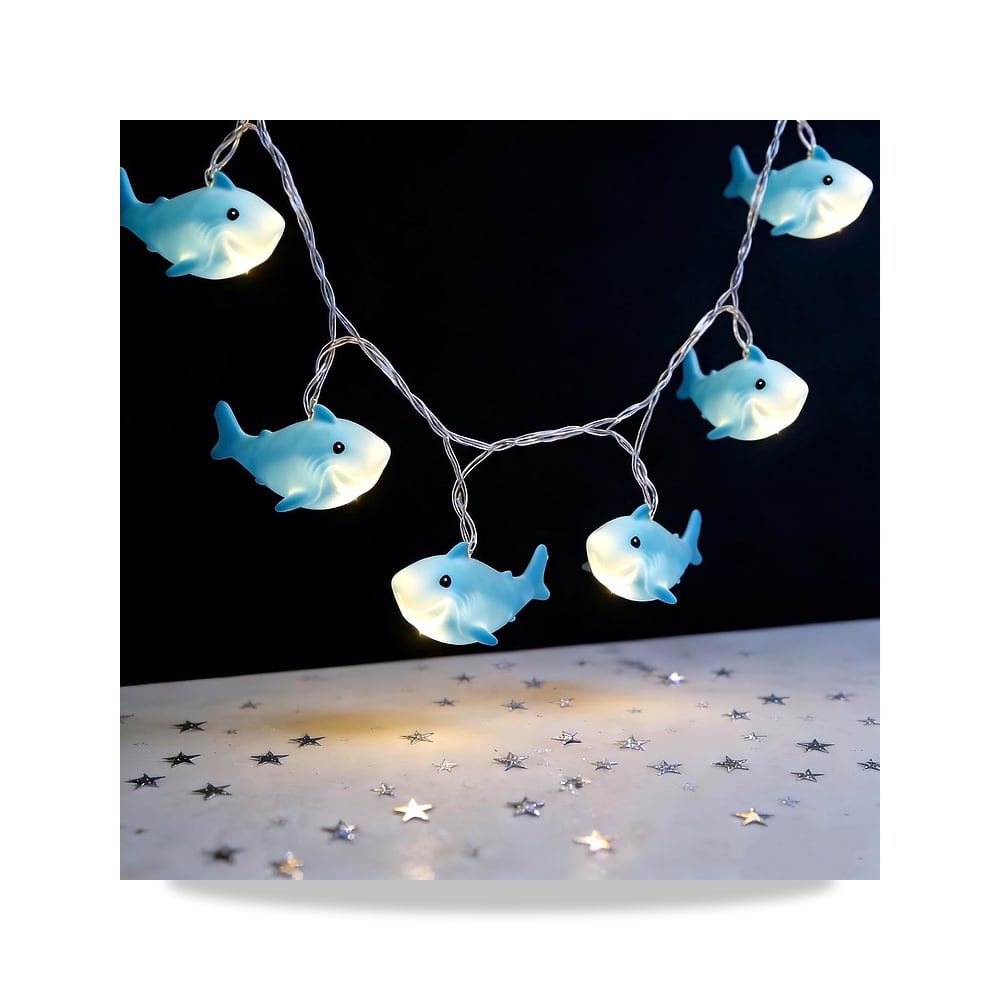 صورة منتج سلسلة مصابيح بتصميم سمكة قرش لتزيين غرفة نوم الاطفال والحضانة، LED تعمل بالبطارية بطول 1.5 متر لحفلات اعياد - كود الصنف reemco-2027-1537752 - ماركة يباع من خلال reemco - توريد وتصوير حصري لشركة ريمكو القابضة السعودية