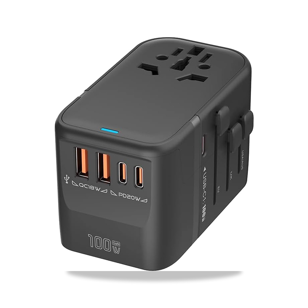 صورة منتج محول سفر عالمي UTA‑06 من جان بقدرة 100 واط مع منفذي USB A و2 USB-C، شاحن سريع للابتوب والجوال والكاميرا وما - كود الصنف reemco-2027-1818789 - ماركة يباع من خلال reemco - توريد وتصوير حصري لشركة ريمكو القابضة السعودية