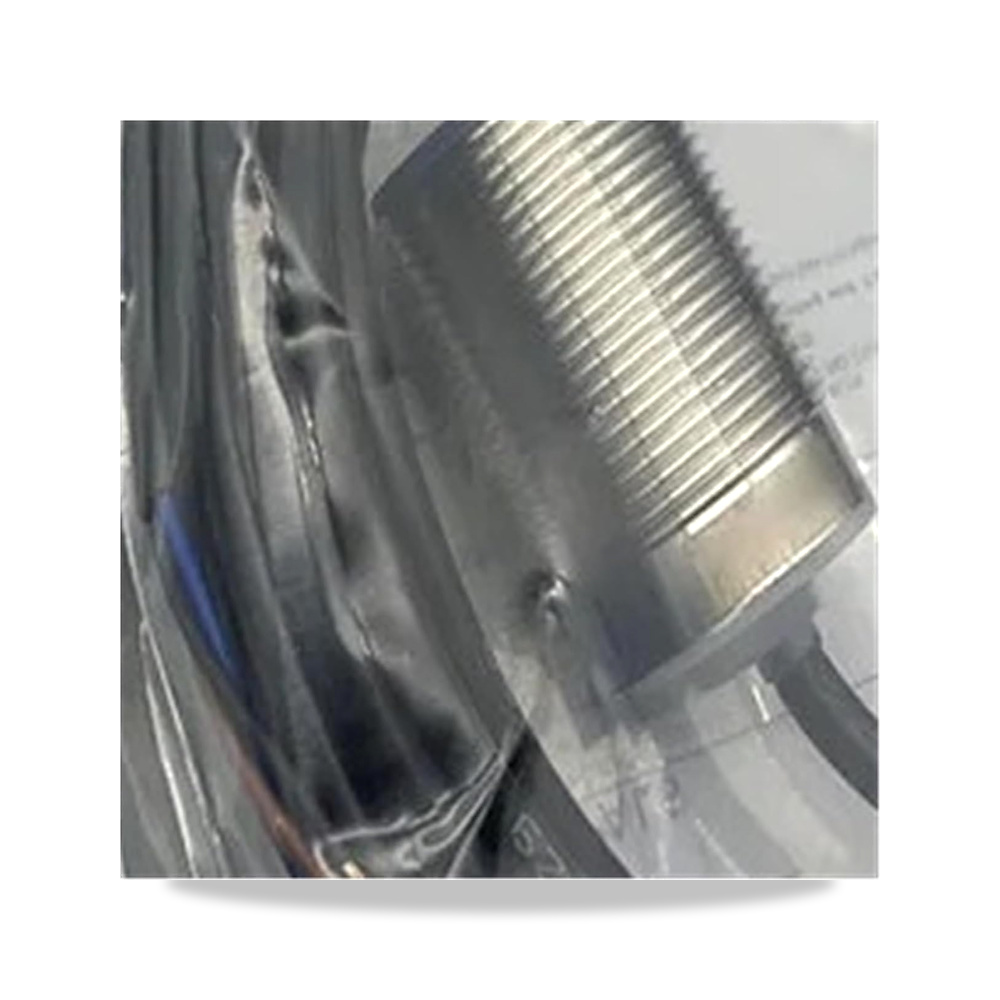 صورة منتج مفتاح تقارب مستشعر XS7C40DA210 XS2D18NA140C XS512B1MAL2 XS512B1MBL2 XS2F-D422-GA0-A XS112BLPAL5C (XS2D18NA140C) - كود الصنف reemco-2027-1869026 - ماركة يباع من خلال reemco - توريد وتصوير حصري لشركة ريمكو القابضة السعودية