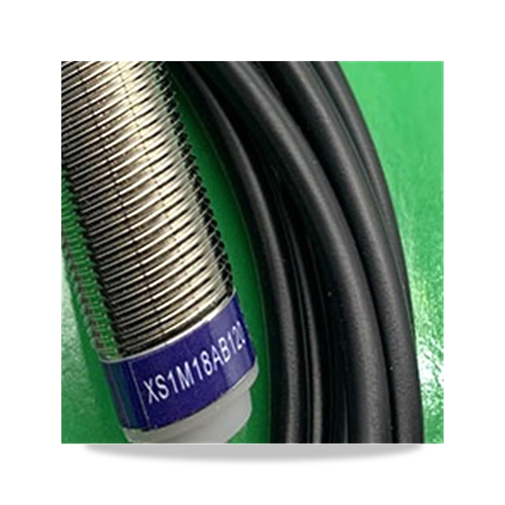 صورة منتج مفتاح تقارب مستشعر XS518B1PAM12 XS518B1PBM12 XS518BLPAM12 XS518BLNAM12 XS518B1PBM12 - كود الصنف reemco-2027-1869037 - ماركة يباع من خلال reemco - توريد وتصوير حصري لشركة ريمكو القابضة السعودية