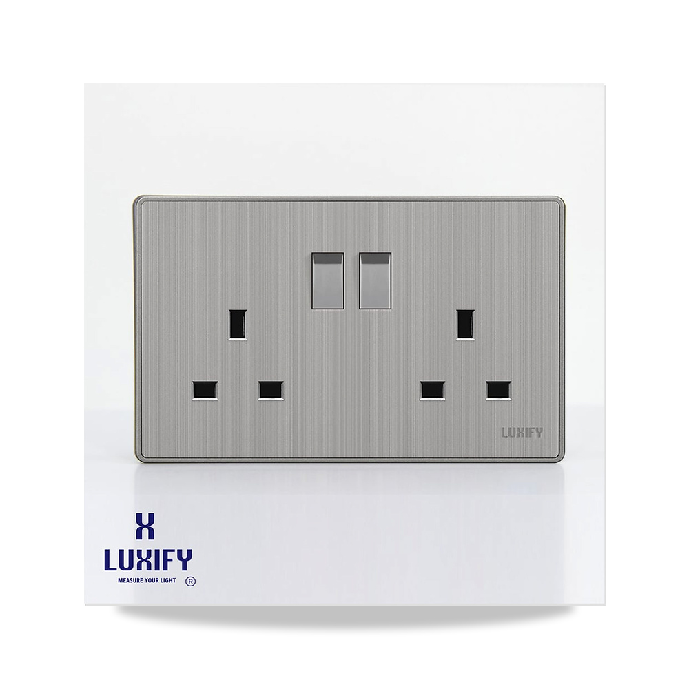 صورة منتج فيش 13 امبير مجوز LUXIFY سلفر – 220 -250 فولت – اللون / التشطيب فضي - كود الصنف reemco-2027-1931172 - ماركة يباع من خلال reemco - توريد وتصوير حصري لشركة ريمكو القابضة السعودية