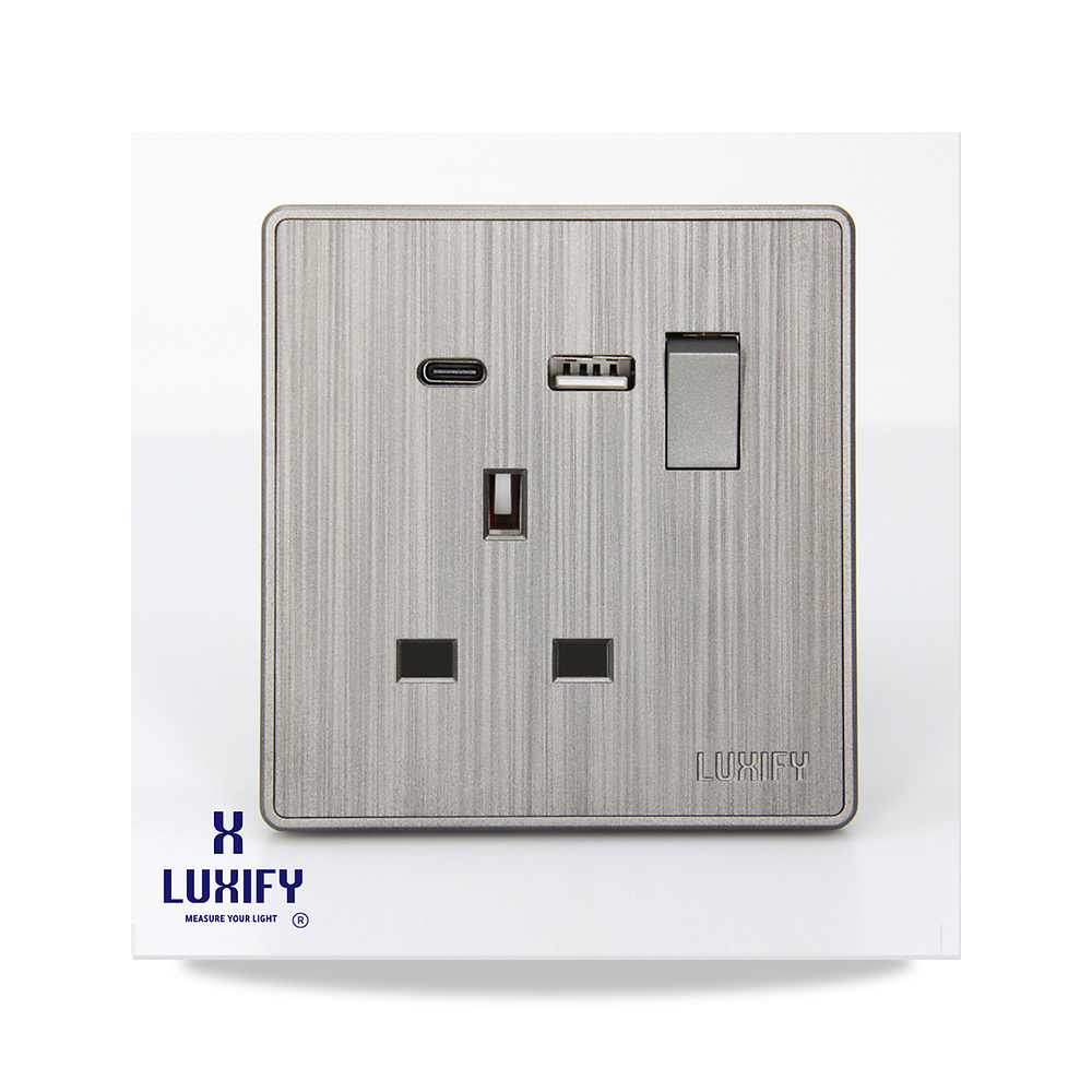 صورة منتج فيش 13 امبير+ LUXIFY USB + TYPE C سلفر – 220-250 فولت – اللون / التشطيب فضي - كود الصنف reemco-2027-1931740 - ماركة يباع من خلال reemco - توريد وتصوير حصري لشركة ريمكو القابضة السعودية