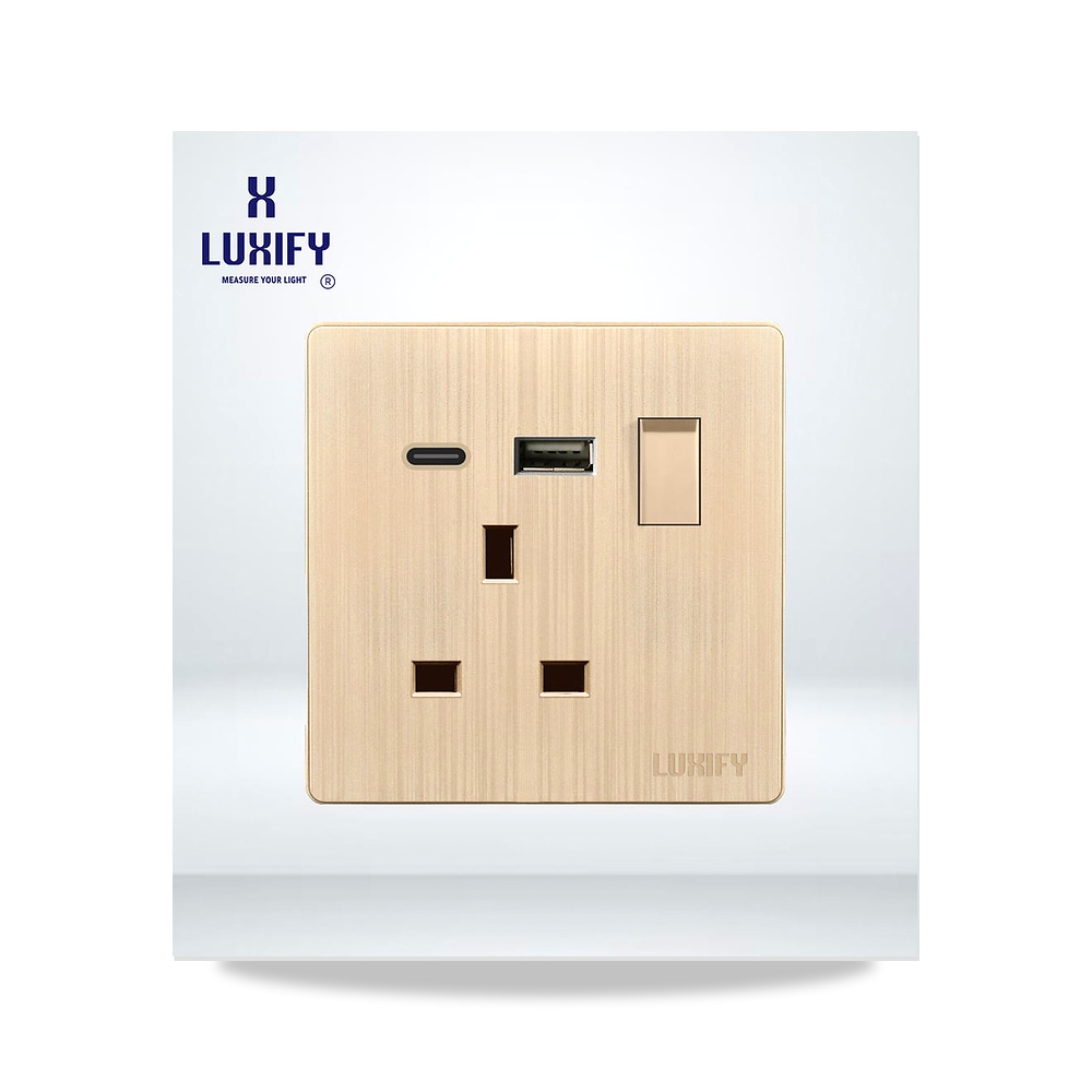 صورة منتج فيش 13 امبير+ LUXIFY USB + TYPE C ذهبي – 220-250 فولت – الخامة الأساسية نحاس - كود الصنف reemco-2027-1931743 - ماركة يباع من خلال reemco - توريد وتصوير حصري لشركة ريمكو القابضة السعودية