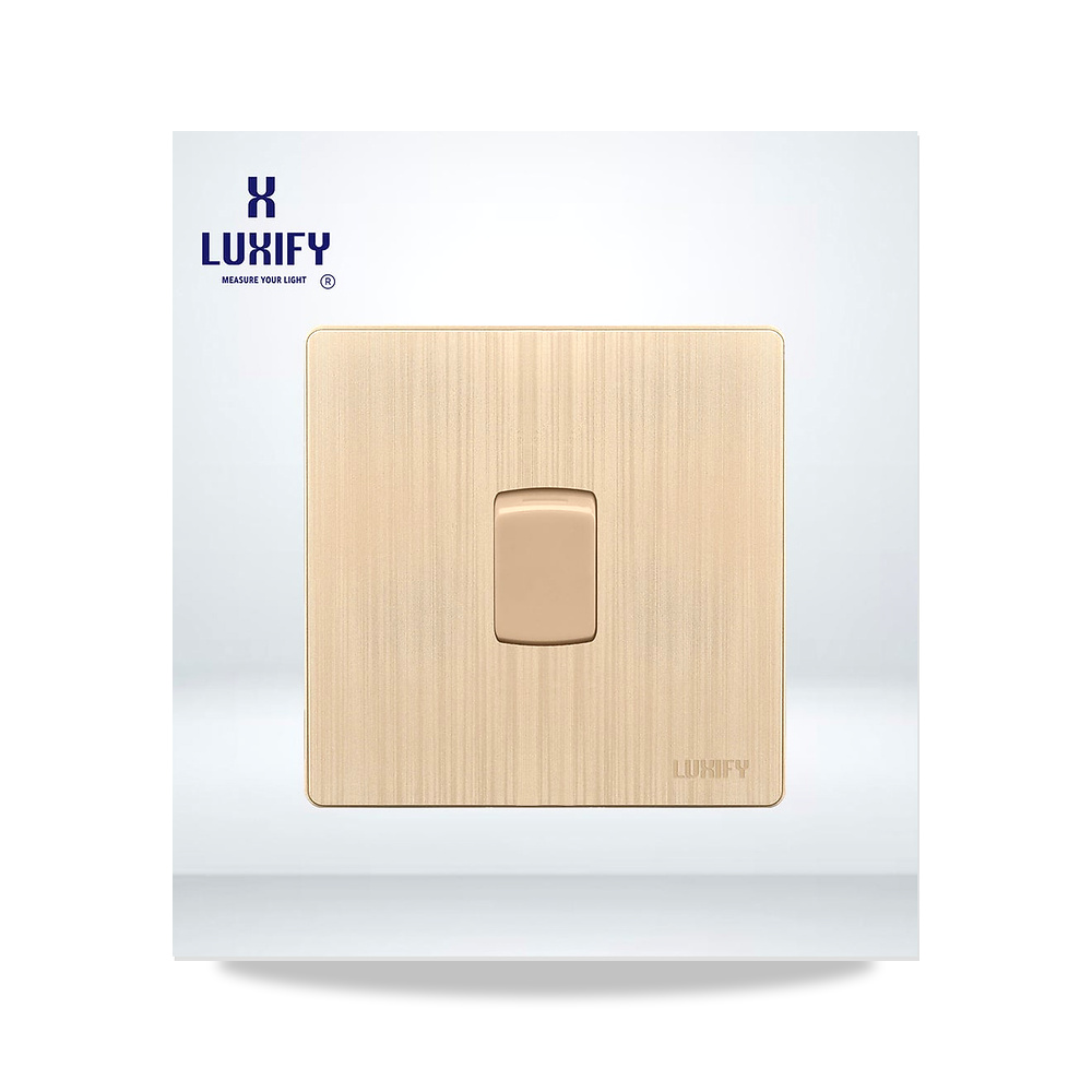 صورة منتج مفتاح سلم 4 طرف LUXIFY ذهبي – 220-250 فولت – الخامة الأساسية نحاس - كود الصنف reemco-2027-1932073 - ماركة يباع من خلال reemco - توريد وتصوير حصري لشركة ريمكو القابضة السعودية