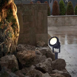 كشاف حديقة قابل للغرس والتحريك — إضاءة صفراء 15 واط