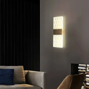 أبليك حائطي مودرن ذهبي بثلاثة أضواء