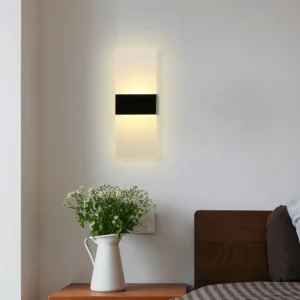 أبليك حائط مودرن أسود بثلاثة مصابيح