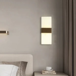 أبليك حائط مودرن ذهبي بثلاث إضاءات