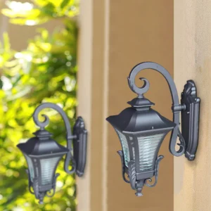 فانوس حائط أسود