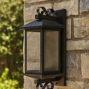 فانوس حائطي أسود