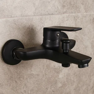 طقم خلاط دش من الزنك مع سماعة دش مستطيلة — أسود