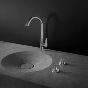 صنبور مطبخ برأس سحب مخفي — رمادي