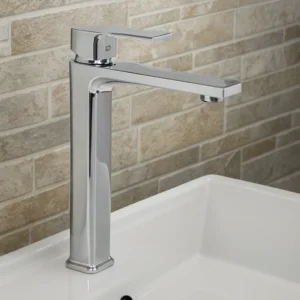 صنبور مغسلة مرتفع بتصميم مربع كرومي ومزود بخراطيم مرنة