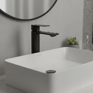 خلاط مغسلة قصير أسود مع خراطيم