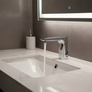 خلاط مغسلة ذكي بنظام استشعار (سنسر)، جسم نحاسي مطلي كروم ويعمل بالبطارية