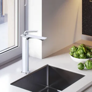 حنفية مغسلة طويلة بجسم مربع ورأس دائري كروم مع خراطيم مرنة