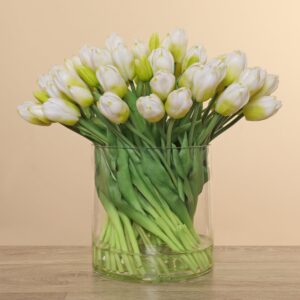 توليب صناعي في إناء زجاجي