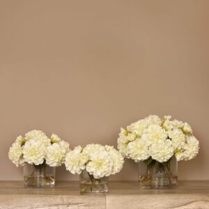 باقة داليا صناعية في فازة زجاجية