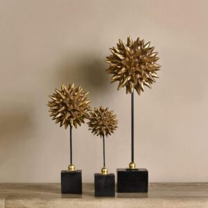 كرة زخرفية شائكة