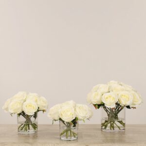 تنسيق زهور صناعية في مزهرية زجاجية