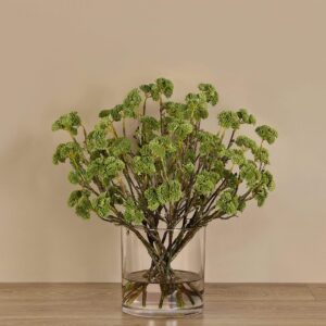 أغصان سدر في مزهرية زجاجية