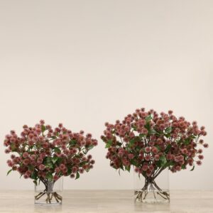 باقة إيرينجو في مزهرية زجاجية