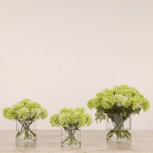 باقة أليوم في مزهرية زجاجية أنيقة