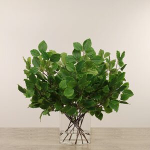 تنسيق غصن زان صناعي في مزهرية زجاجية