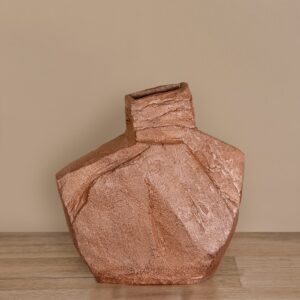 مزهرية بتصميم سريالي