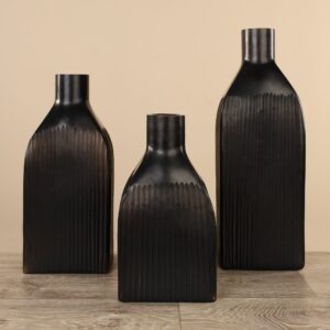 فازة على هيئة زجاجة مستطيلة