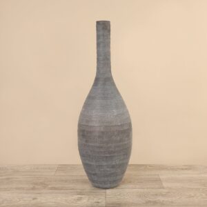 مزهرية ذات عنق طويل