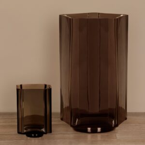 مزهرية بتصميم هندسي