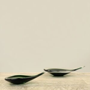 صينية من الزجاج