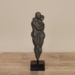 تمثال «العناق» مع قاعدة