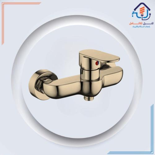 خلاط شطاف ذهبي بتصميم عصري للحمام