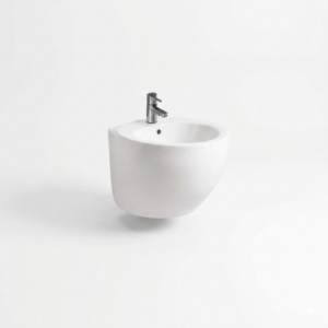 مغسلة حمام سيراميكية جدارية معلقة بتصميم عصري — أبيض