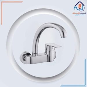 صنبور مطبخ جداري بتشطيب كروم لامع ولمسات سوداء