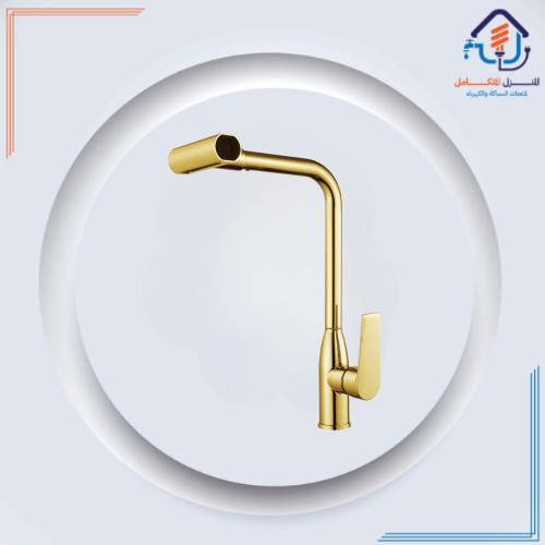 صنبور مطبخ عصري بتشطيب ذهبي وأسود