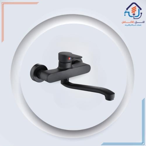 خلاط حائطي للمطبخ بتصميم عصري بلون أسود مطفي