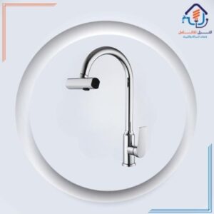 صنبور مطبخ أرضي بتصميم حديث — كروم وأسود