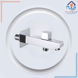 صمام دش مخفي عصري بتصميم مربع وتشطيب كروم لامع — مخرجين مع محول