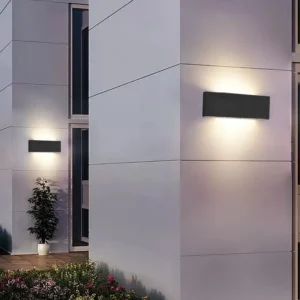 إضاءة جدارية خارجية سوداء — ضوء أصفر 18 واط