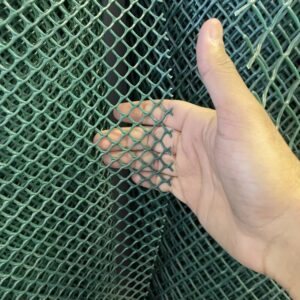 شبك بلاستيكي بفتحات صغيرة — طول 20 متر × ارتفاع 2 متر
