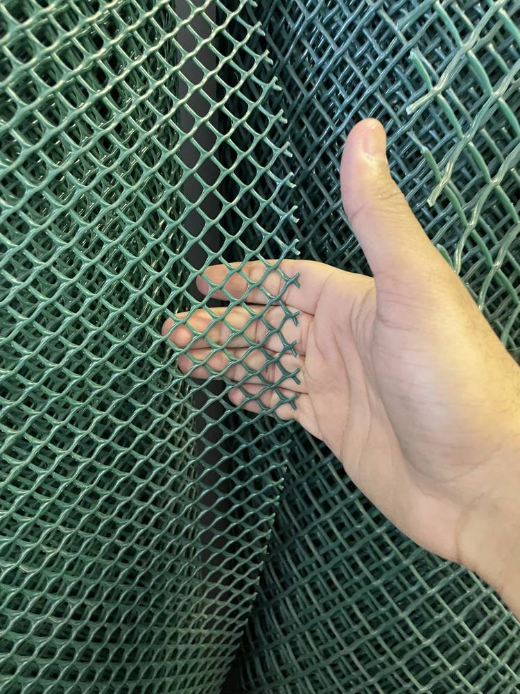 شبك بلاستيكي بفتحات صغيرة — طول 20 متر × ارتفاع 2 متر