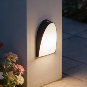 كشاف إنارة خارجي للبوابة بتصميم عصري — إضاءة صفراء 20 واط